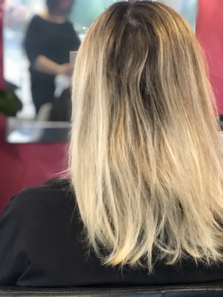 cheveux femme avant lissage et couleur